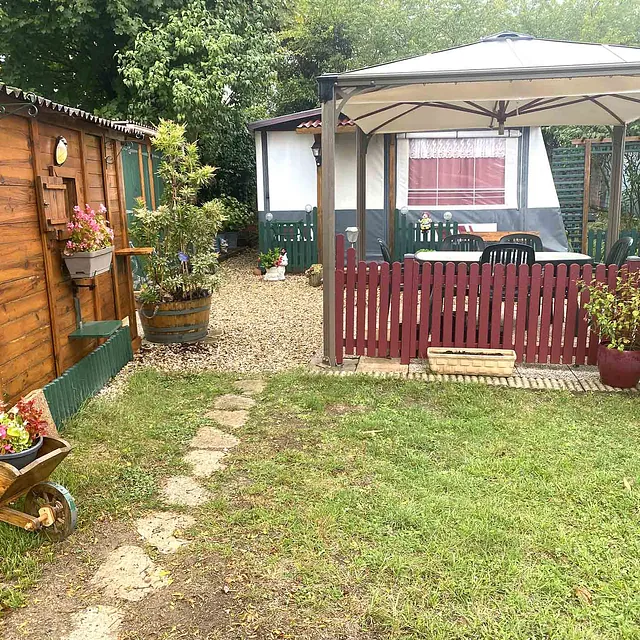 Photo d'un emplacement à l'année pour caravane